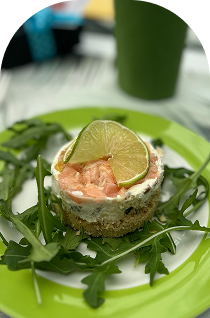 Italienische Vorspeise mit Limette auf Rucola