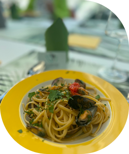 Italienische Pasta mit Spinat und Tomaten